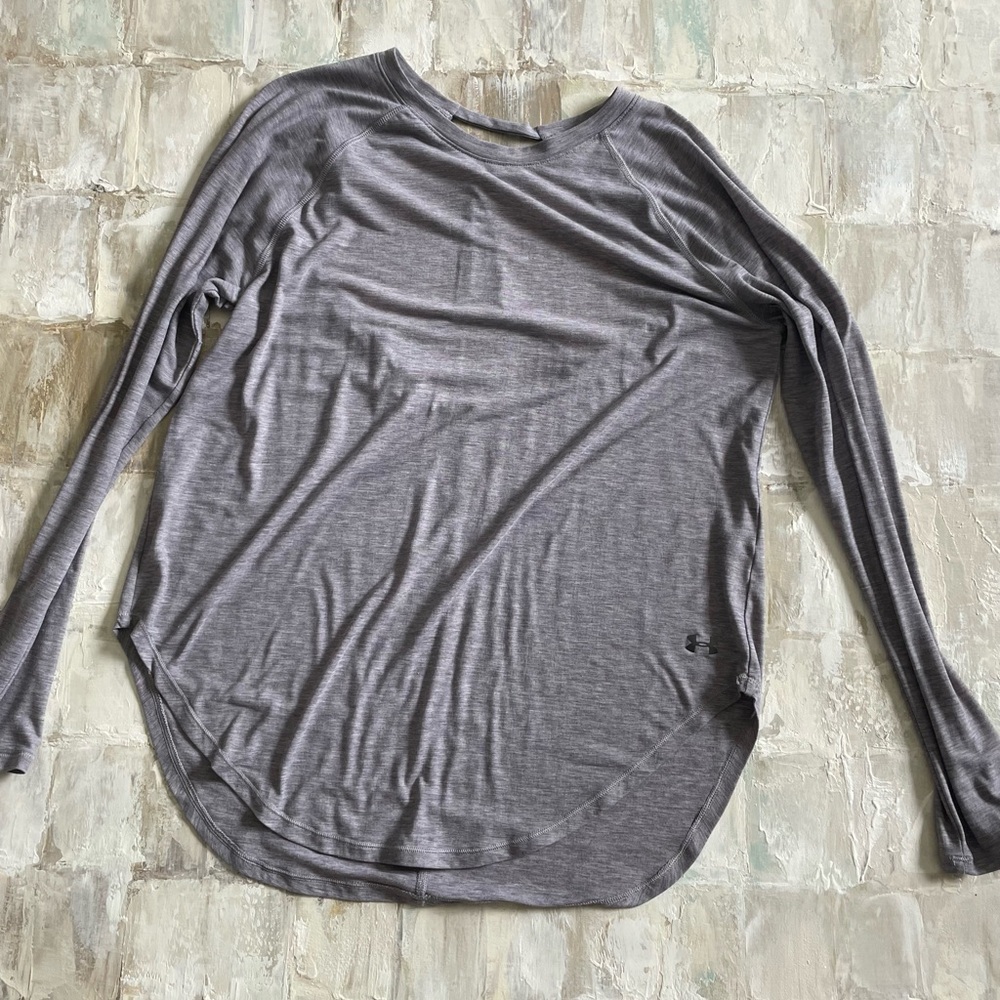 Under Armour Heather Gray Long Sleeve Women's Athletic Top